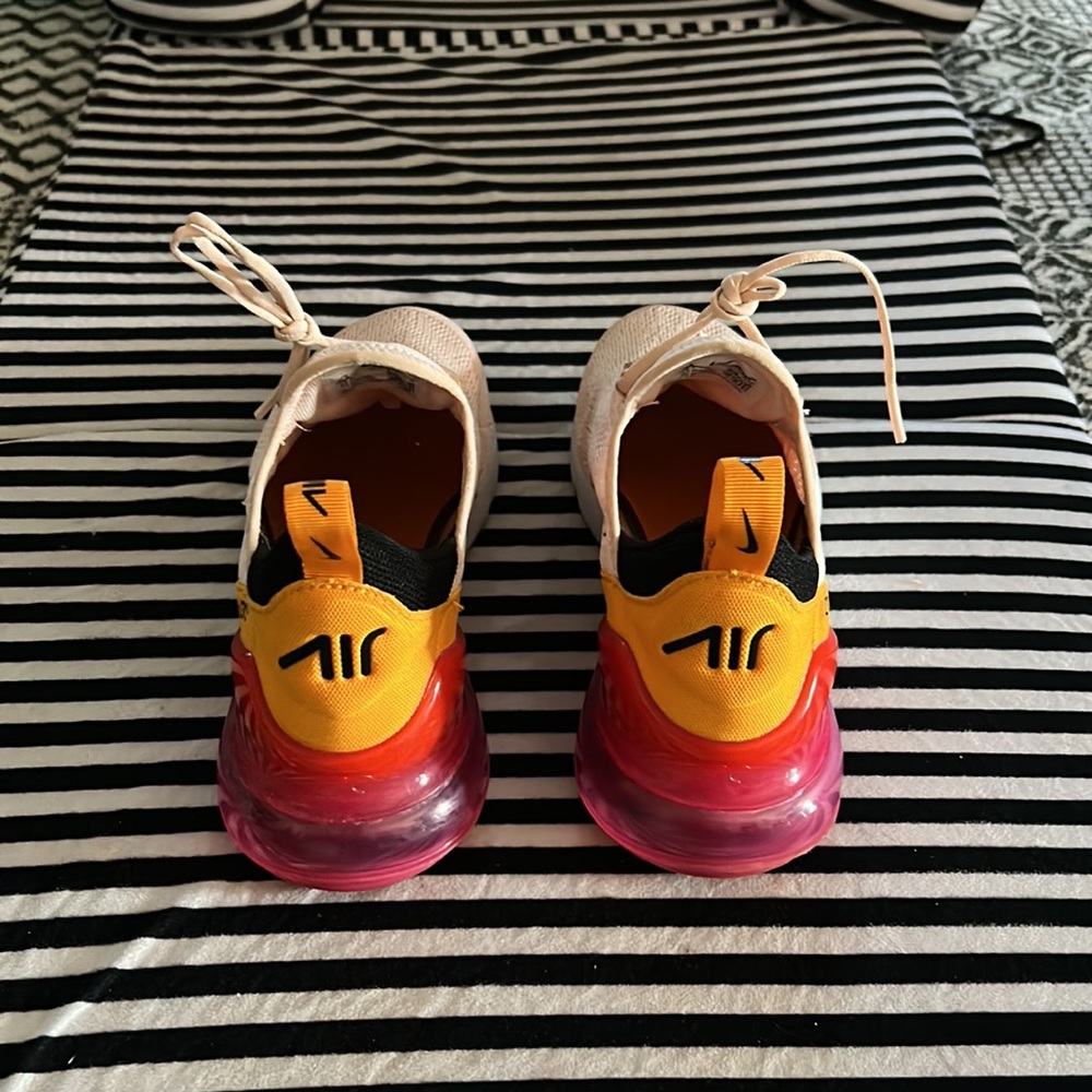 Nike Air Max 270 - Picture 3 of 4